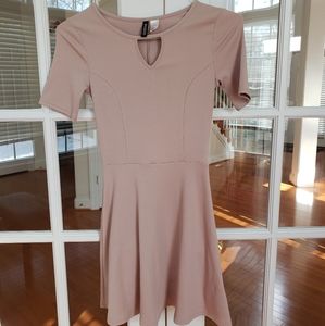 H&M Short Sleeve Mini Pink Dress with Cutout size 2
